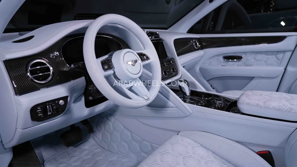 بينتلي بينتايجا 2023 for Sale in دبي Image-17