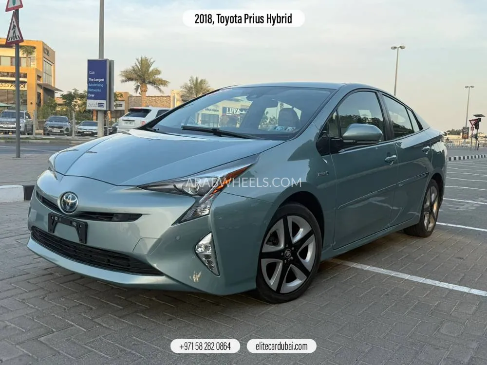 تويوتا بريوس 2018 for Sale in الشارقة Image-3