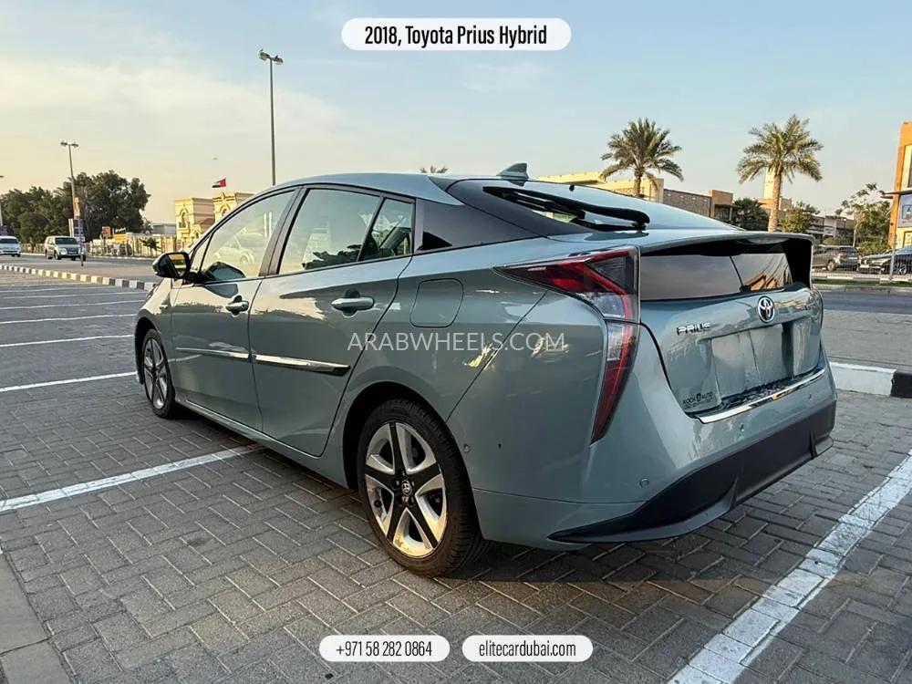 تويوتا بريوس 2018 for Sale in الشارقة Image-6
