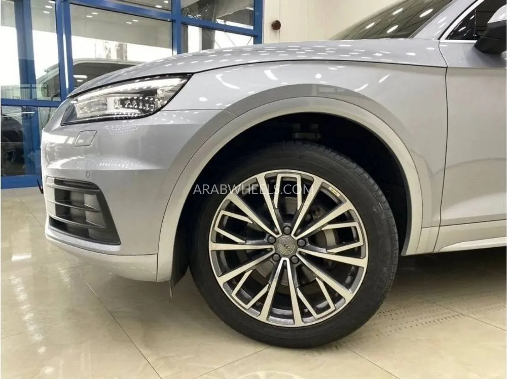 Audi Q5 2018 for Sale in Dubai Image-4
