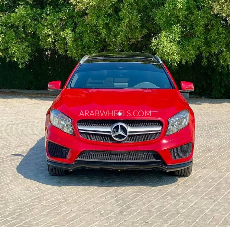 Mercedes Benz GLA 2018 for Sale in Ajman Image-2