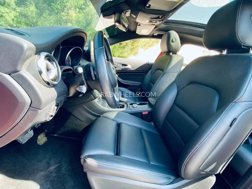 Mercedes Benz GLA 2018 for Sale in Ajman Image-5