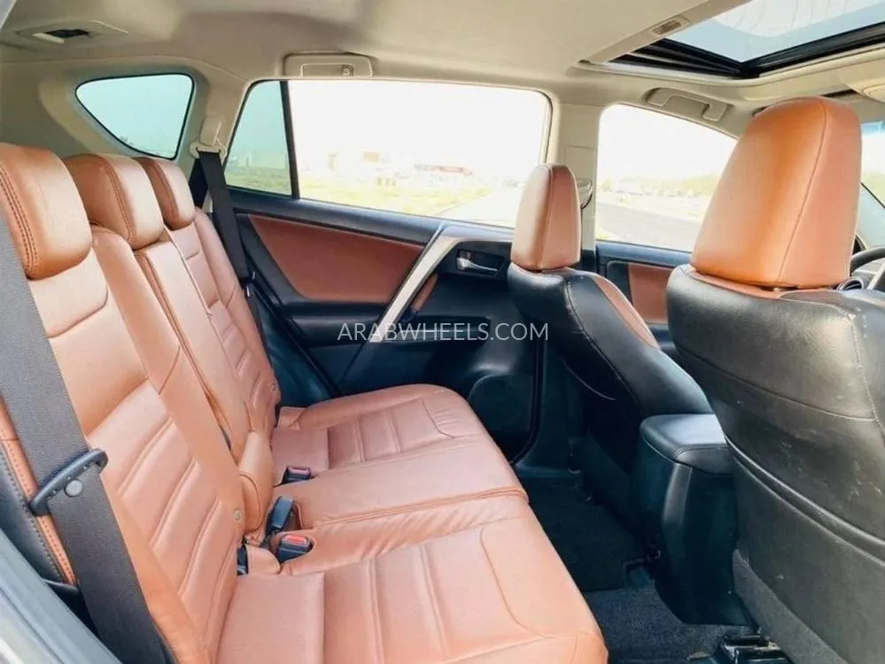 Toyota Rav4 2017 for Sale in Ajman Image-8