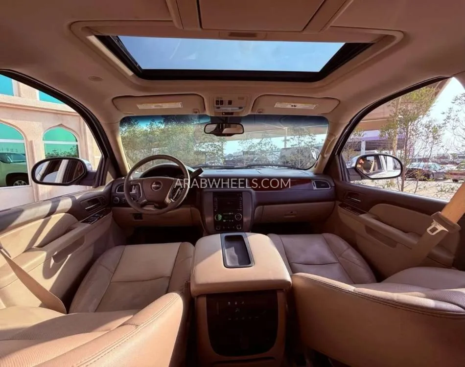 GMC Yukon 2010 for Sale in Ajman Image-7