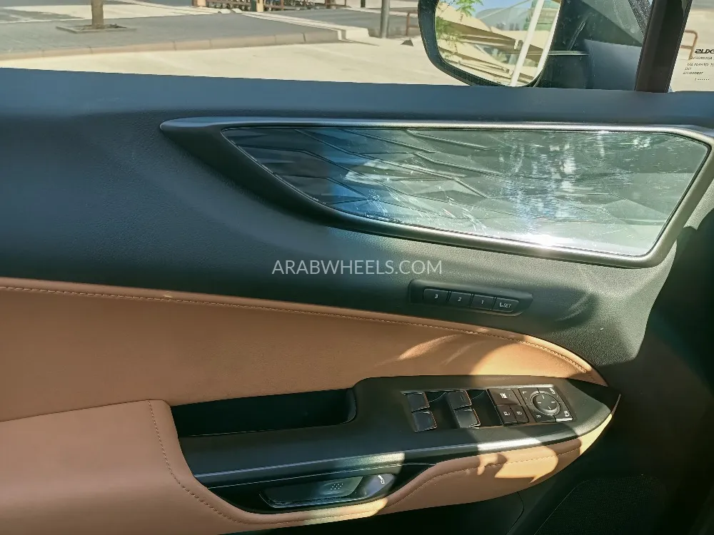 لكزس NX 2025 for Sale in الشارقة Image-9