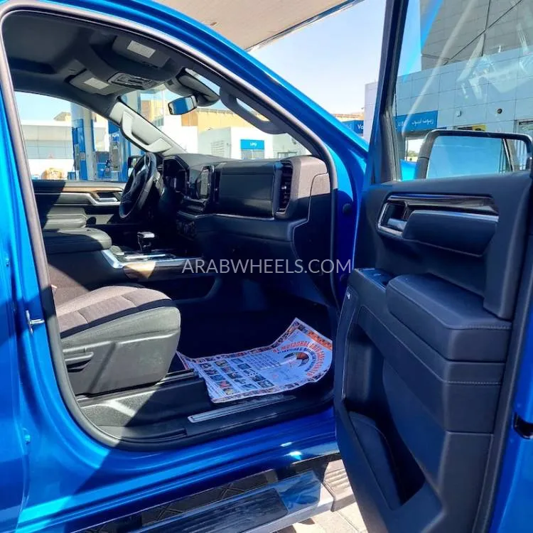 Chevrolet Silverado 2022 for Sale in Sharjah Image-6