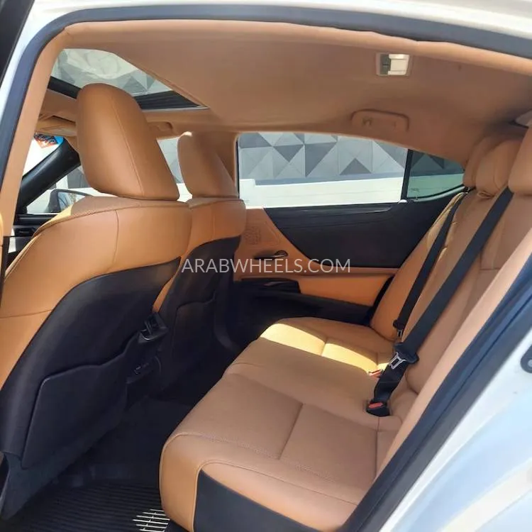 Lexus ES 2022 for Sale in Sharjah Image-13