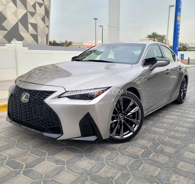 لكزس IS 2021 for Sale in الشارقة Image-2