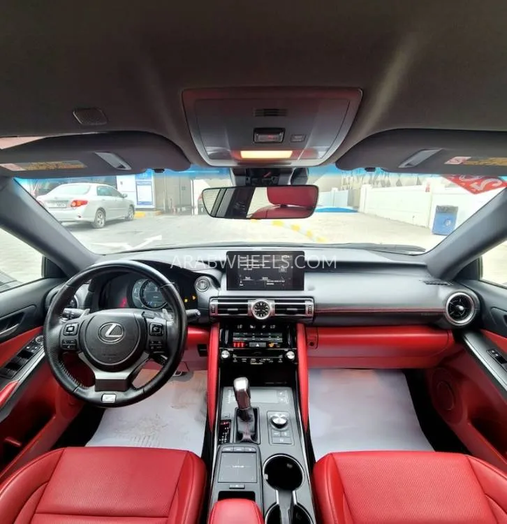 لكزس IS 2021 for Sale in الشارقة Image-4