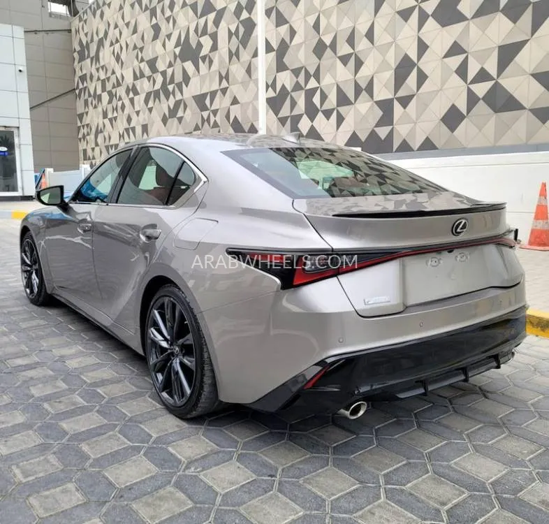 لكزس IS 2021 for Sale in الشارقة Image-8