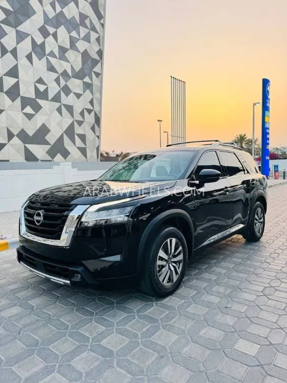 Nissan Pathfinder 2022 for Sale in Sharjah Image-2