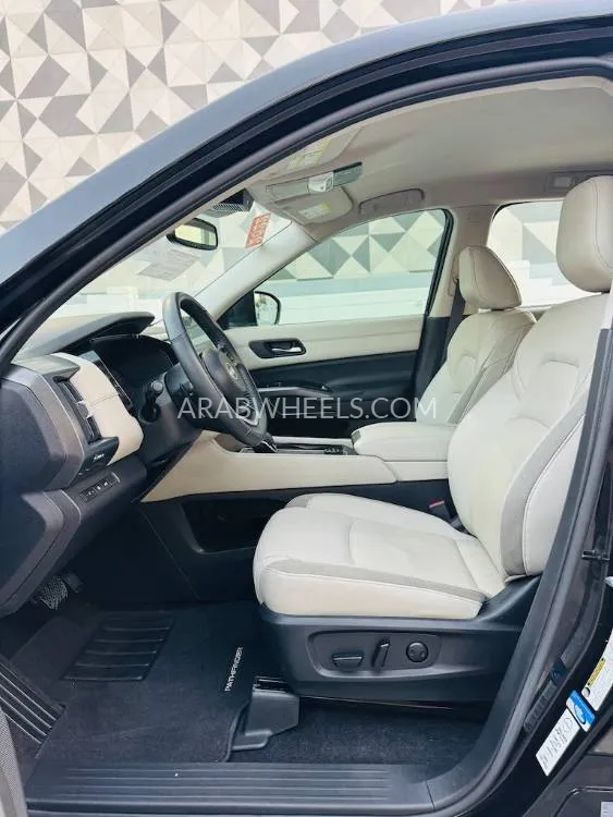 Nissan Pathfinder 2022 for Sale in Sharjah Image-9