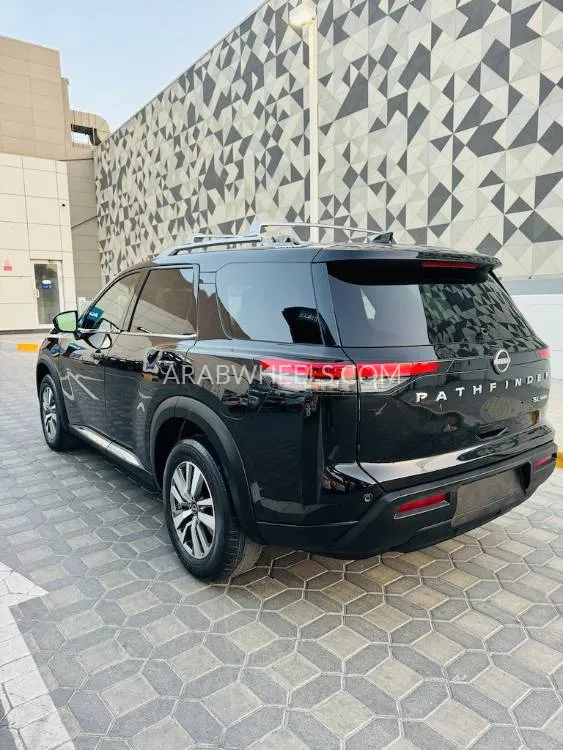Nissan Pathfinder 2022 for Sale in Sharjah Image-10
