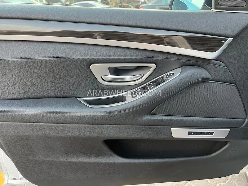 بي إم دبليو الفئة الخامسة 2014 for Sale in الشارقة Image-5