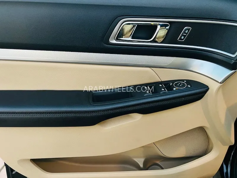 Ford Explorer 2016 for Sale in Sharjah Image-5