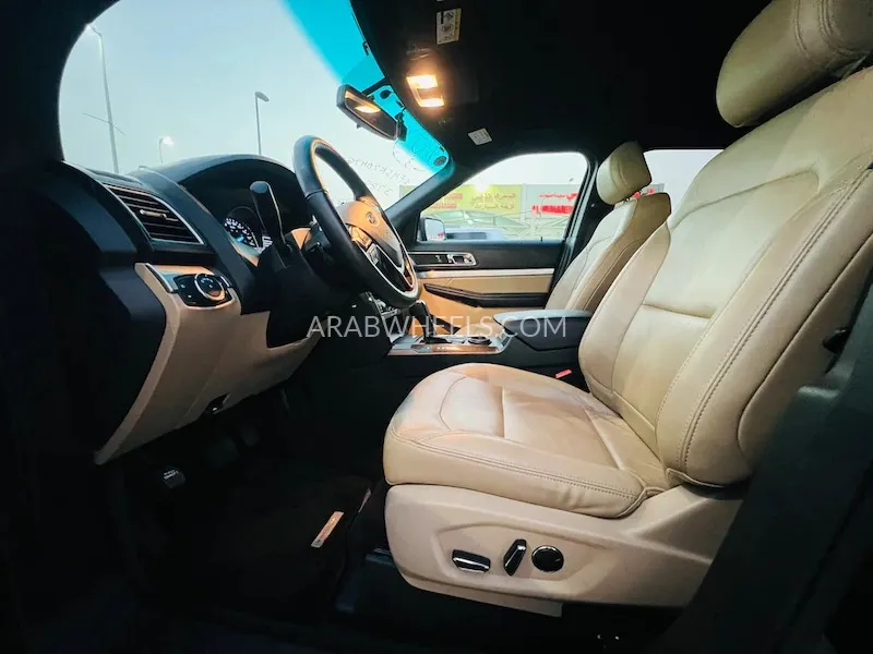 Ford Explorer 2016 for Sale in Sharjah Image-6