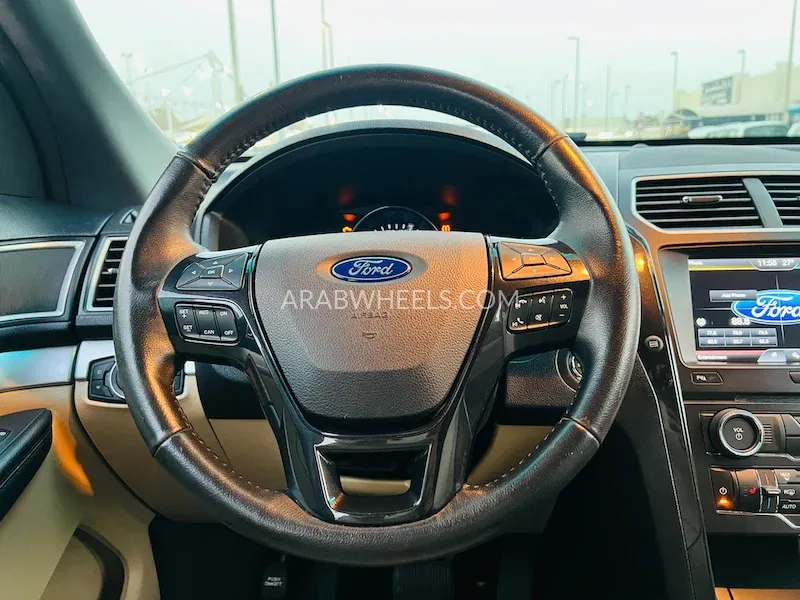 Ford Explorer 2016 for Sale in Sharjah Image-8