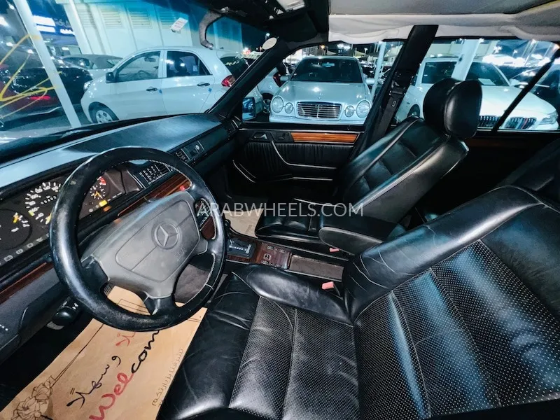 Mercedes Benz E Class 1991 for Sale in Sharjah Image-4