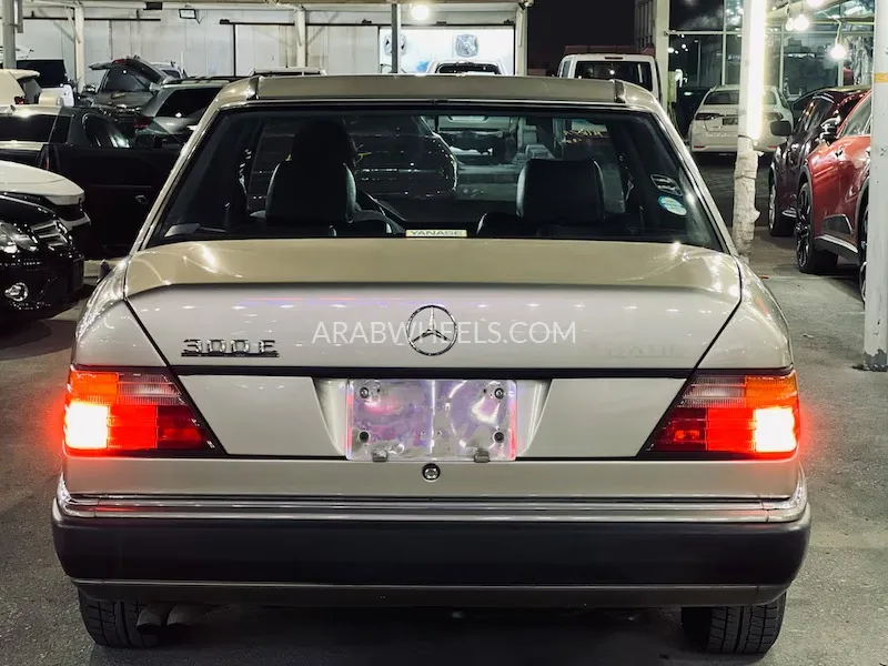 Mercedes Benz E Class 1991 for Sale in Sharjah Image-8