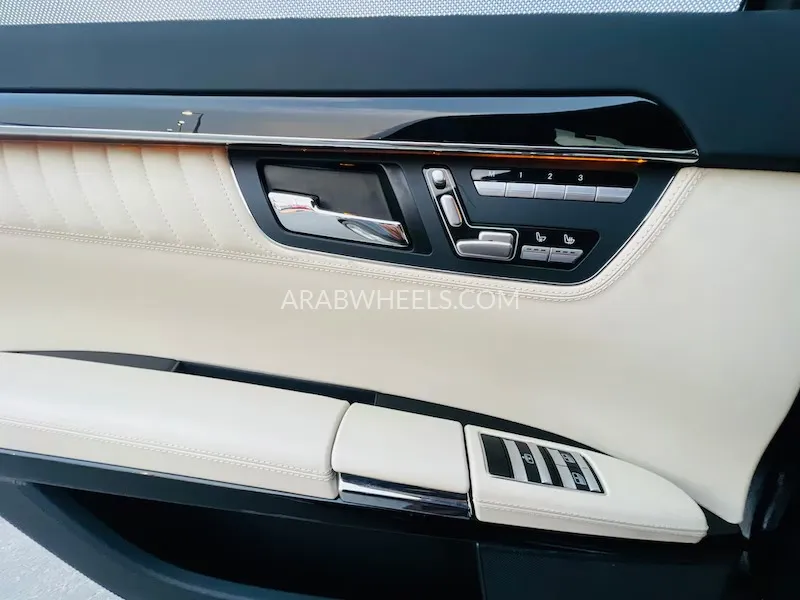 Mercedes Benz S Class 2007 for Sale in Sharjah Image-4