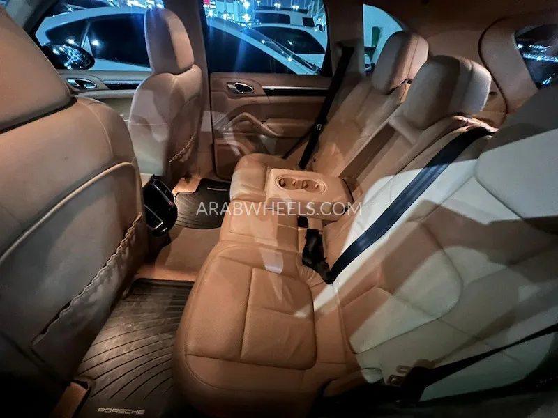 Porsche Cayenne 2013 for Sale in Sharjah Image-8