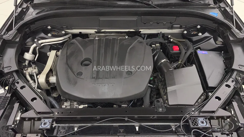 Volvo XC60 2023 for Sale in Dubai Image-9