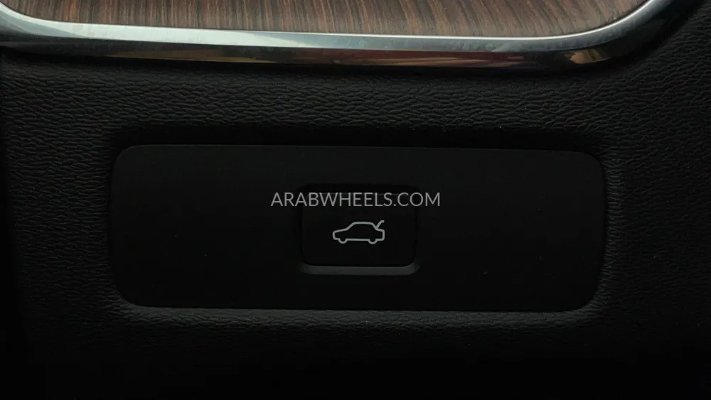 Volvo XC60 2023 for Sale in Dubai Image-49