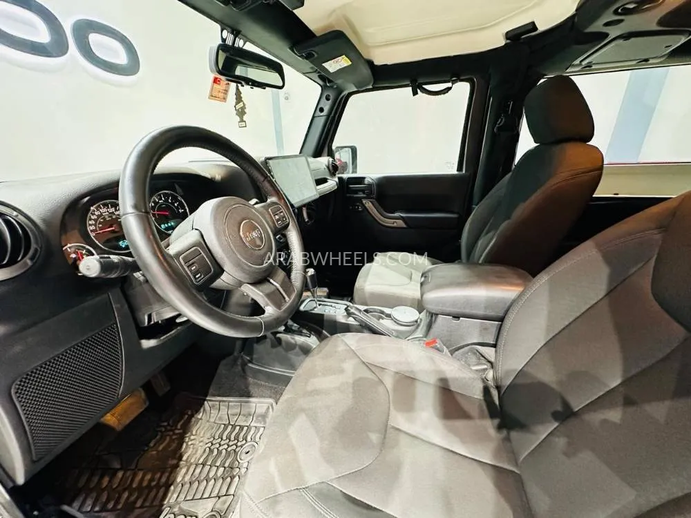 Jeep Wrangler 2018 for Sale in Dubai Image-5