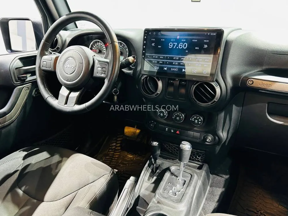 Jeep Wrangler 2018 for Sale in Dubai Image-9