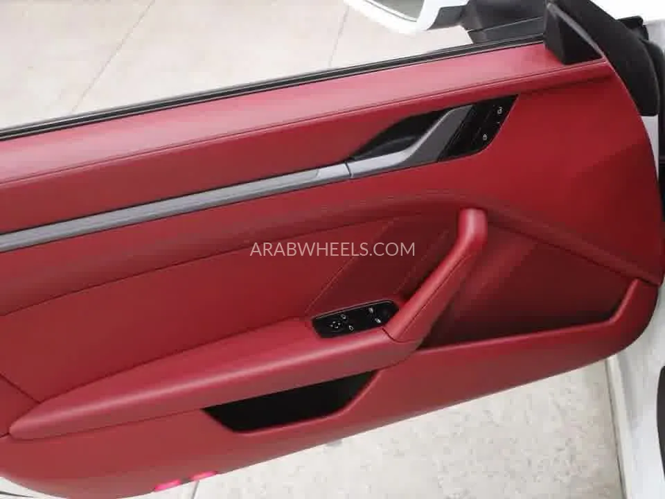 Porsche 911 2023 for Sale in Dubai Image-10