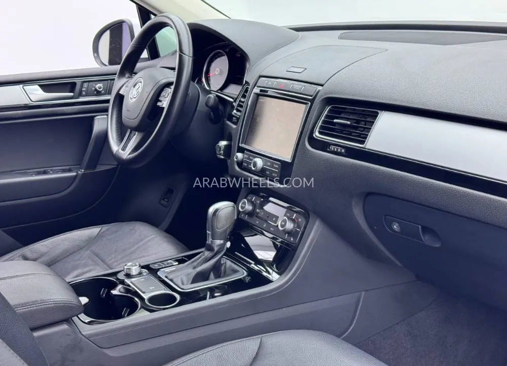 Volkswagen Touareg 2018 for Sale in Dubai Image-6