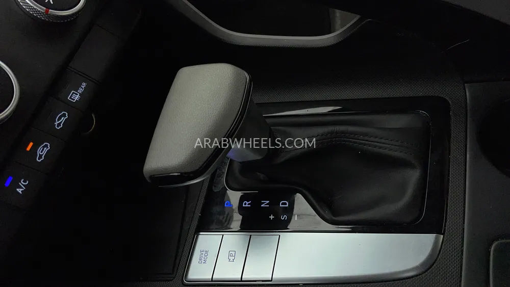 Hyundai Elantra 2022 for Sale in Dubai Image-18