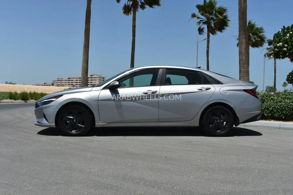 Hyundai Elantra 2022 for Sale in Ajman Image-7