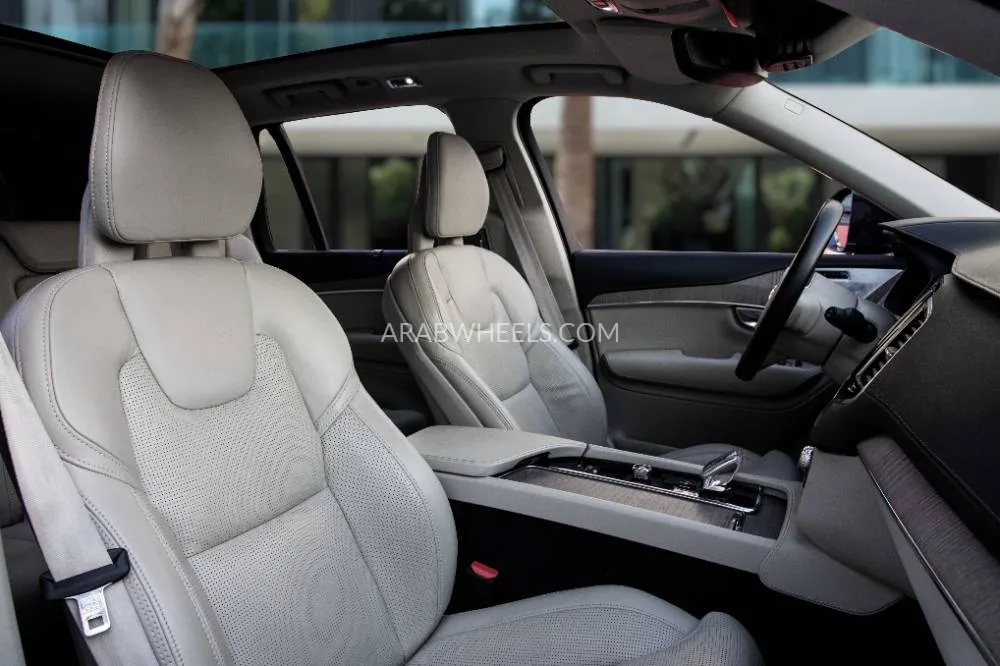 Volvo XC90 2022 for Sale in Dubai Image-6