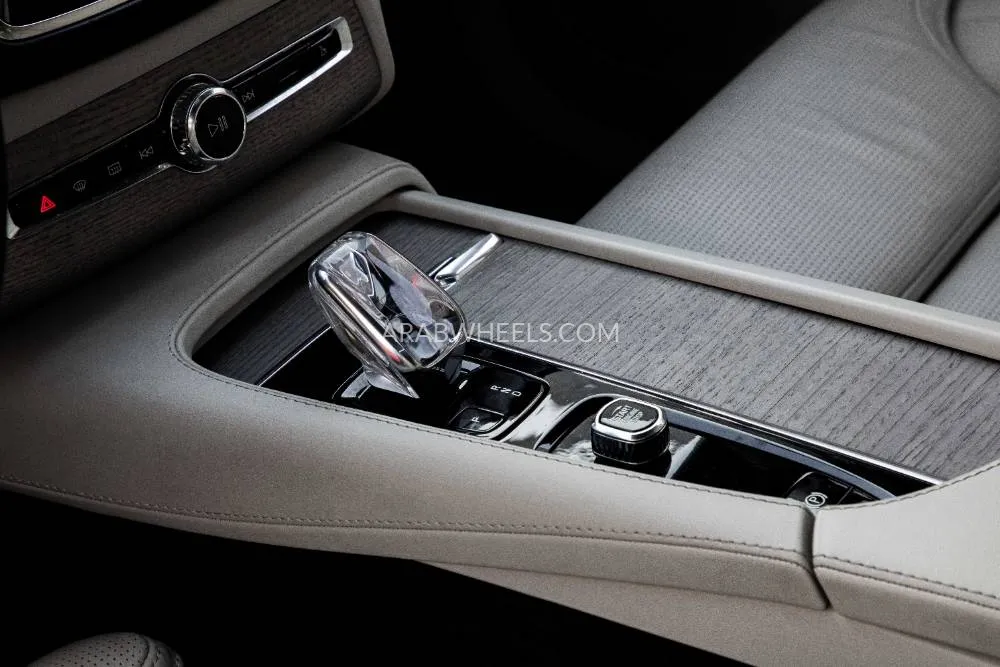 Volvo XC90 2022 for Sale in Dubai Image-8