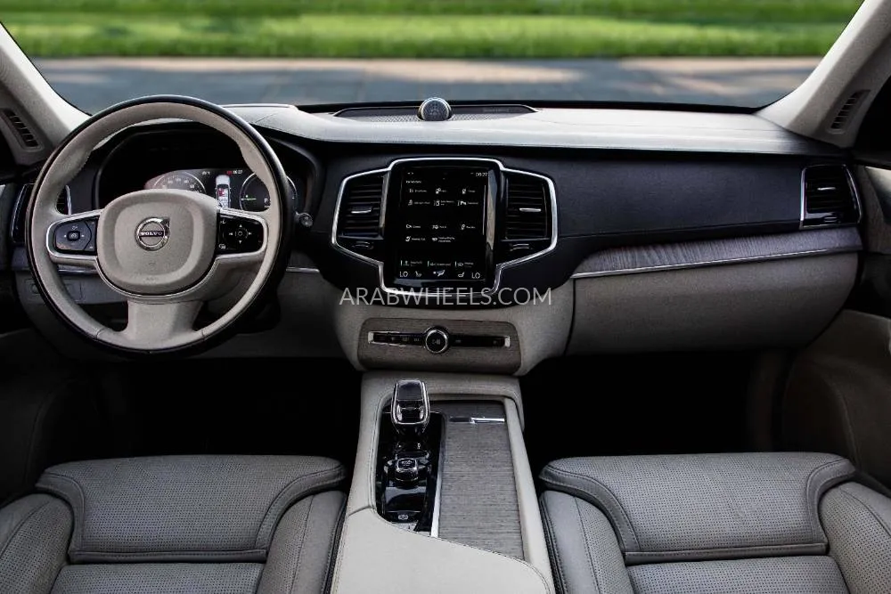 Volvo XC90 2022 for Sale in Dubai Image-9