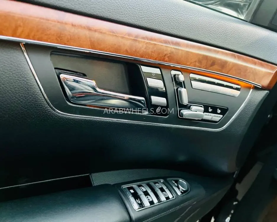 Mercedes Benz S Class 2007 for Sale in Sharjah Image-12