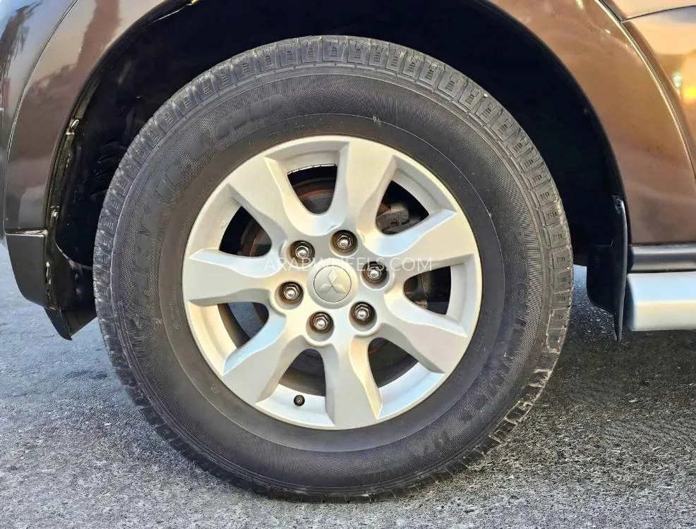 Mitsubishi Pajero 2020 for Sale in Dubai Image-11