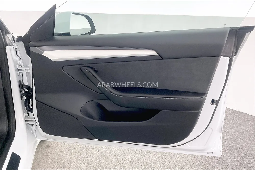 Tesla Model 3 2022 for Sale in Dubai Image-18