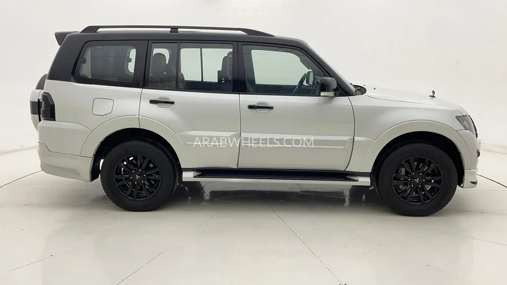 Mitsubishi Pajero 2020 for Sale in Dubai Image-2