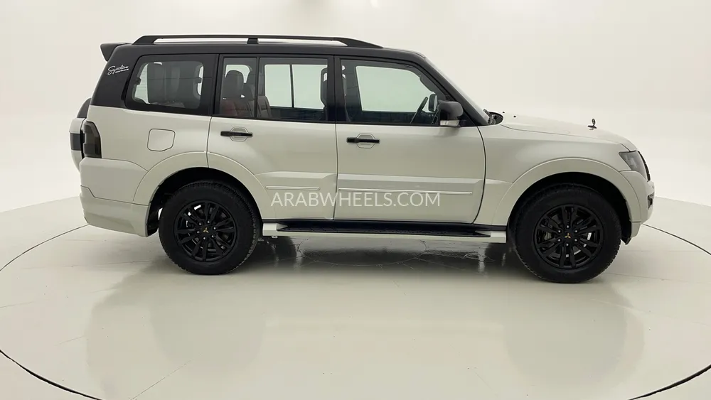 Mitsubishi Pajero 2020 for Sale in Dubai Image-2