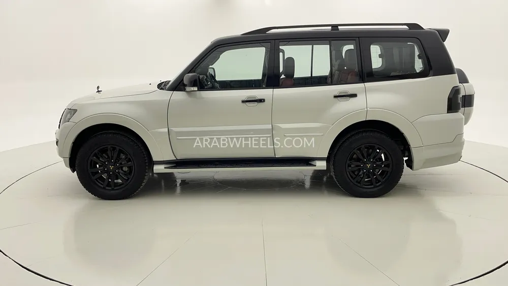 Mitsubishi Pajero 2020 for Sale in Dubai Image-6