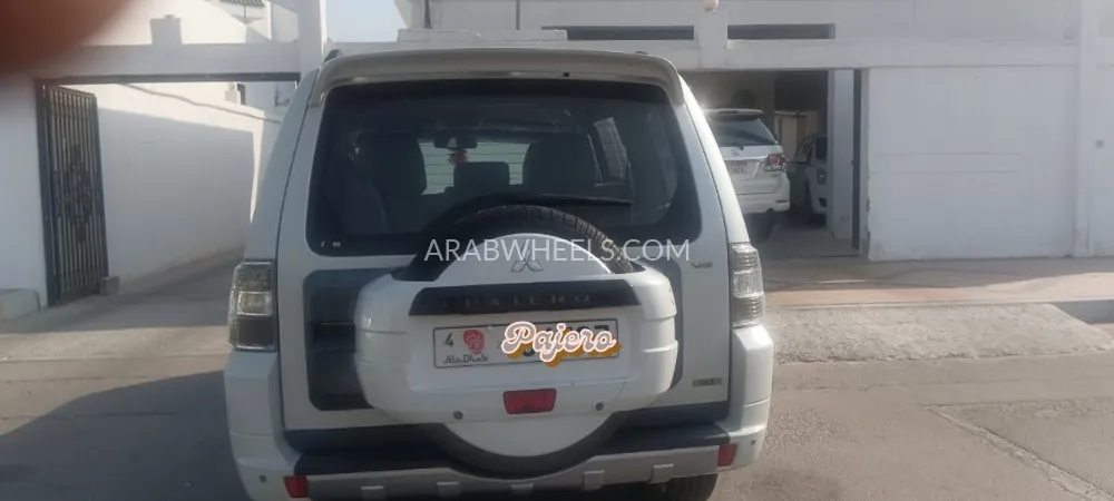 ميتسوبيشي باجيرو 2014 for Sale in أبو ظبي Image-2