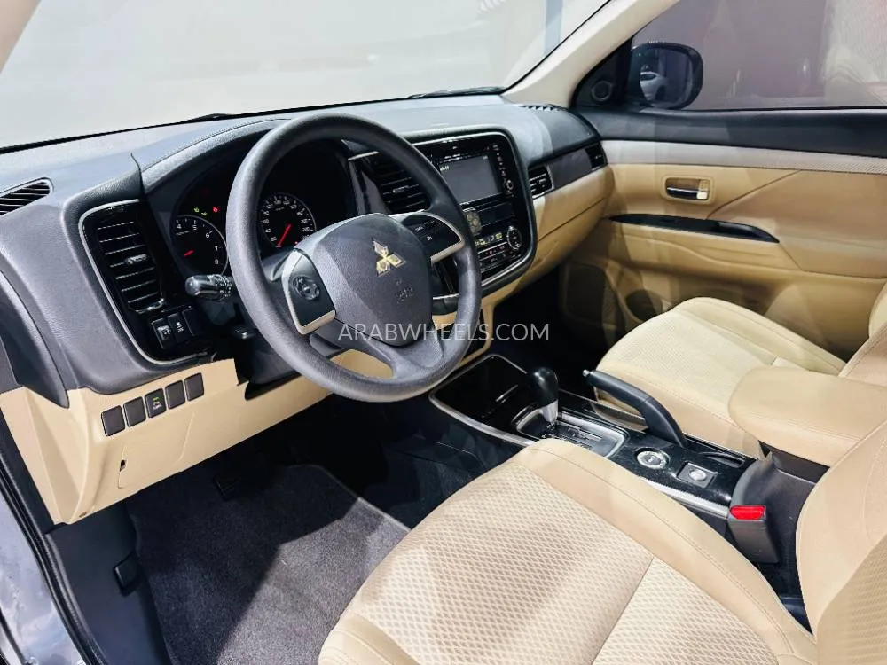 Mitsubishi Outlander 2017 for Sale in Dubai Image-12