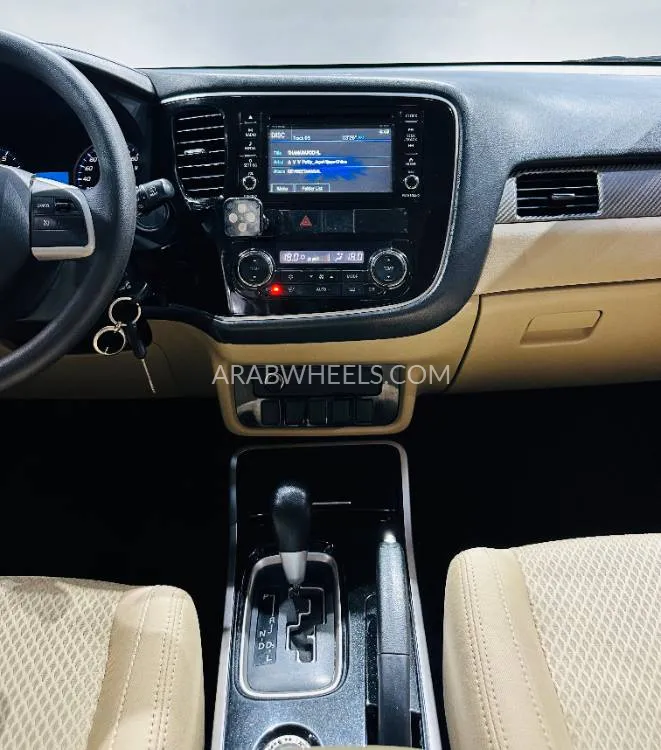 Mitsubishi Outlander 2017 for Sale in Dubai Image-16