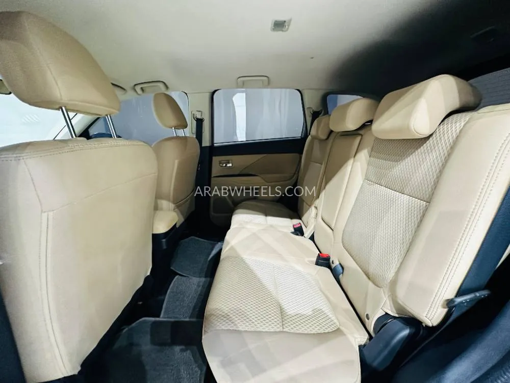 Mitsubishi Outlander 2017 for Sale in Dubai Image-21