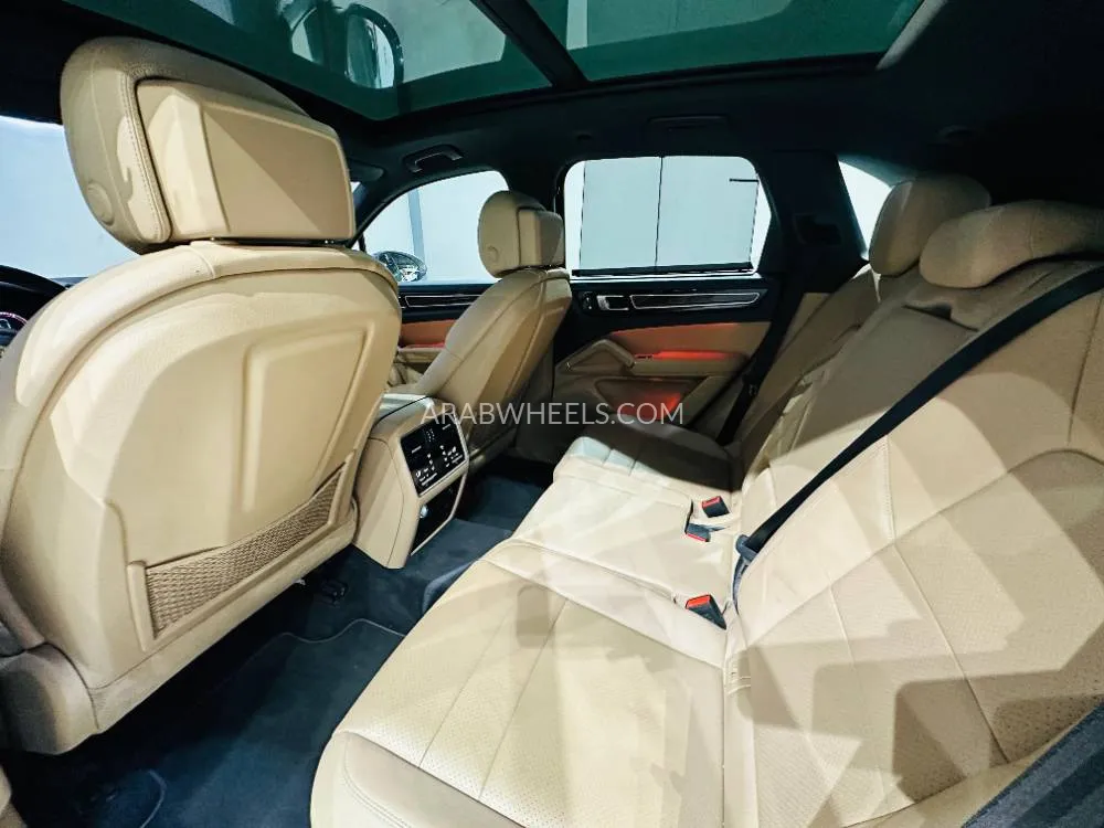 بورشه كايمان 2019 for Sale in دبي Image-19