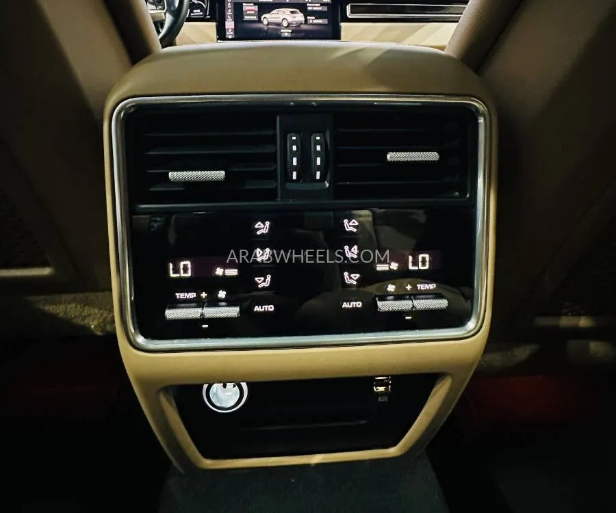 بورشه كايمان 2019 for Sale in دبي Image-25