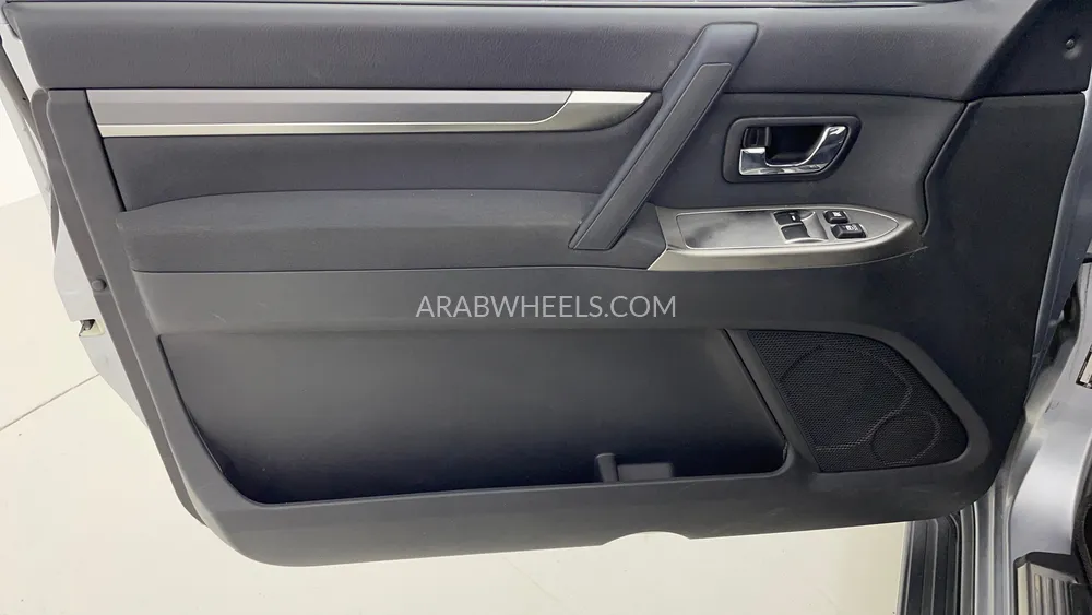 Mitsubishi Pajero 2016 for Sale in Dubai Image-19