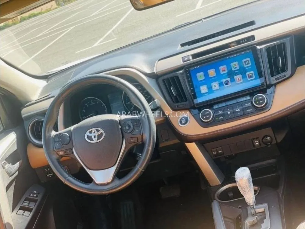 Toyota Rav4 2018 for Sale in Sharjah Image-8